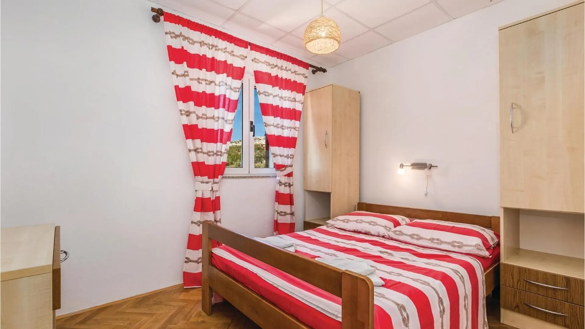 Lovely Apartment In Dinjiska With House Sea View