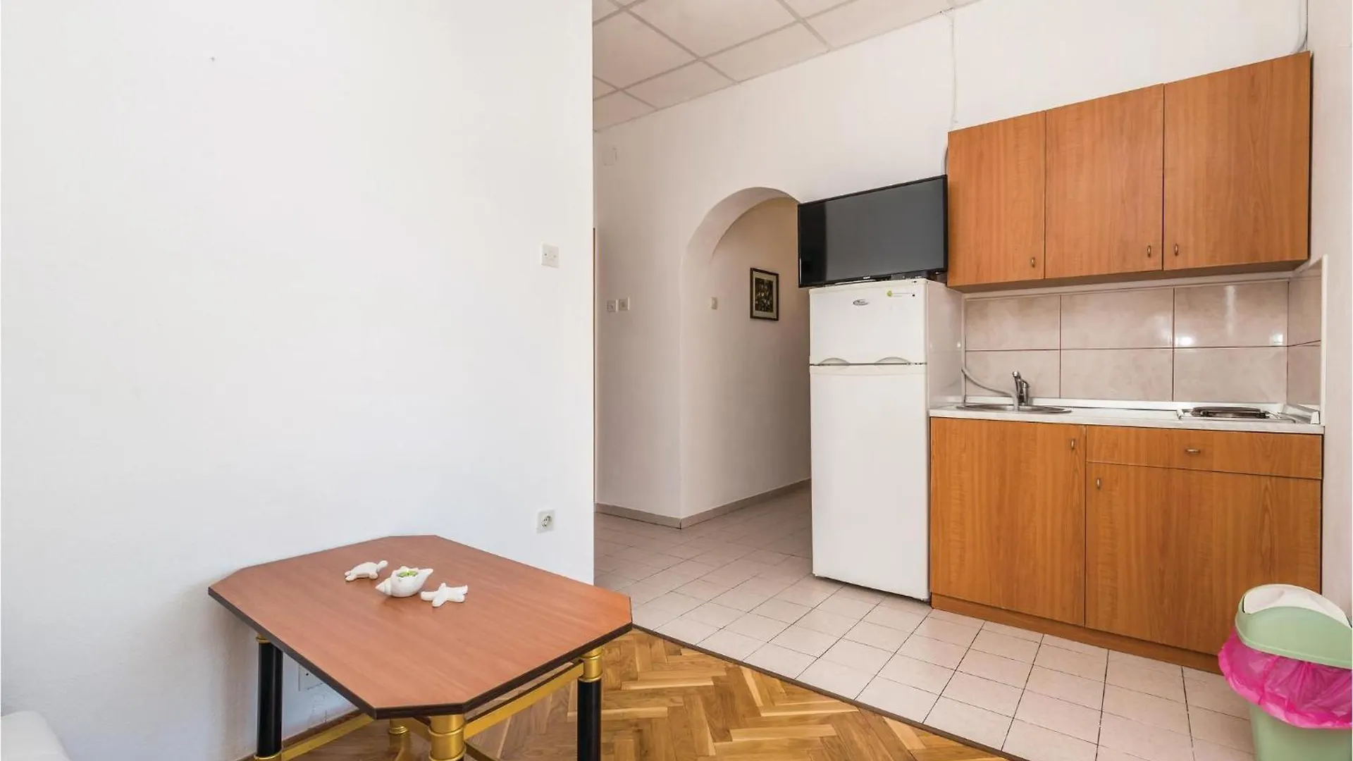 Lovely Apartment In Dinjiska With House Sea View